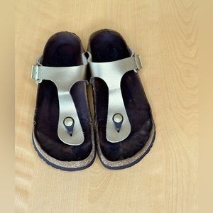 Birkenstock Gizeh Sandals - size 8 ( 39 ) Narrow/Medium- gold - good condition